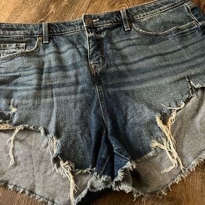 TORRID Distressed Fried Denim Jeans Shorts 16 EUC